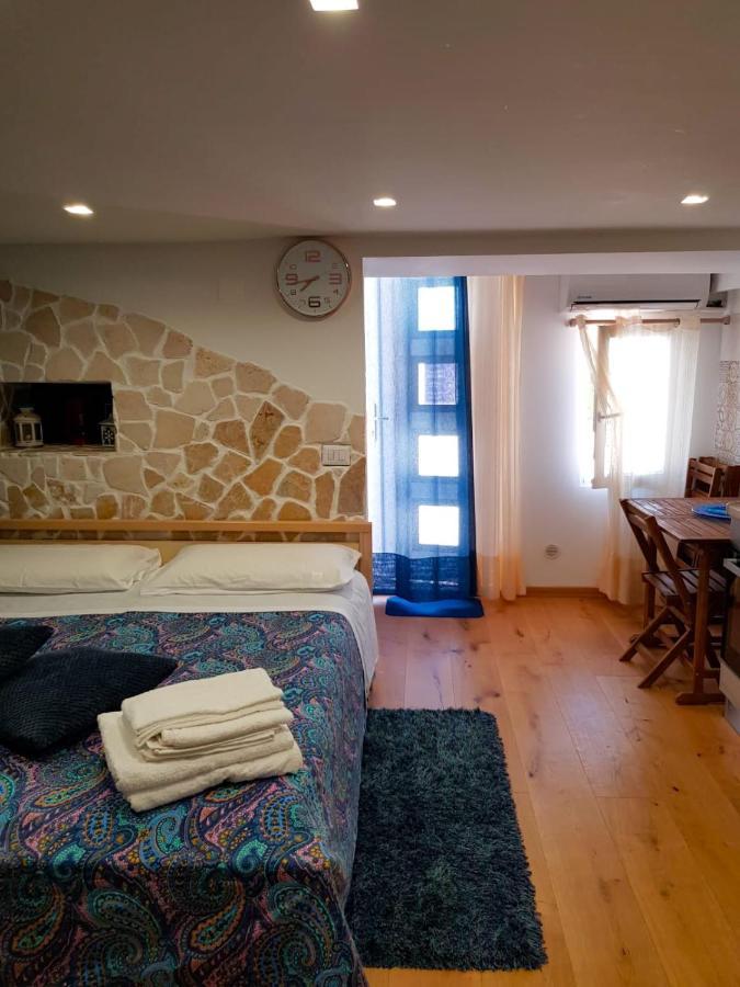 Green House Bed & Breakfast โมโนโปลี ภายนอก รูปภาพ